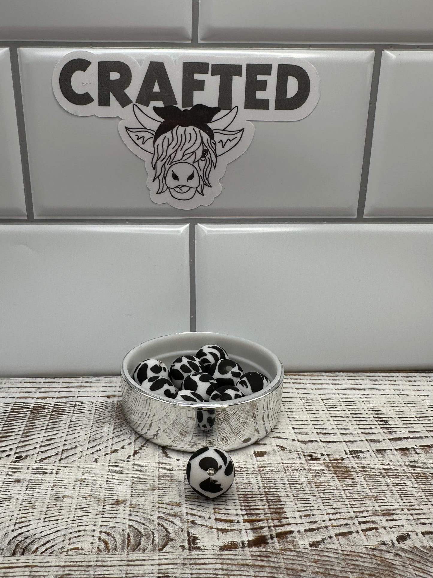 Cow print 15 mm round print bead