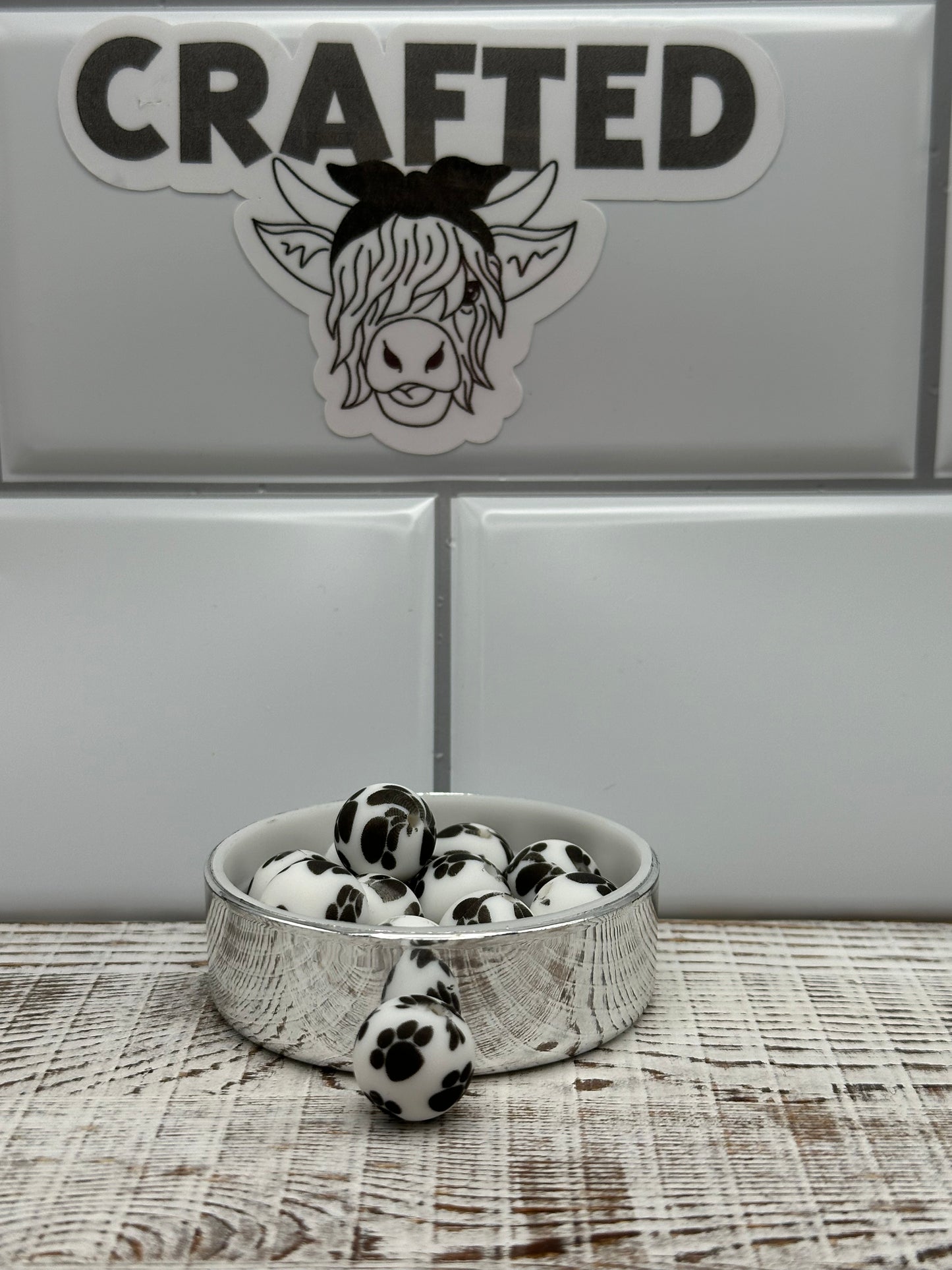 Paw print 15 mm round bead